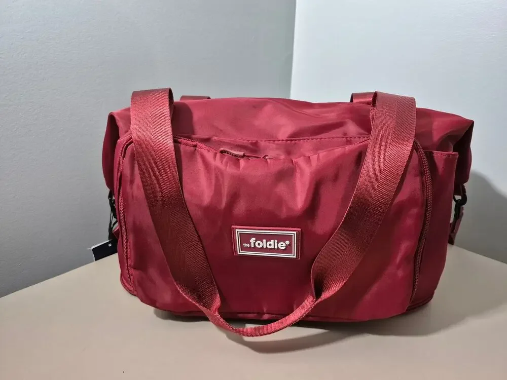 The Foldie Travel Bag NWT Burgundy Expandable Weekender Carry On Tote 40L
